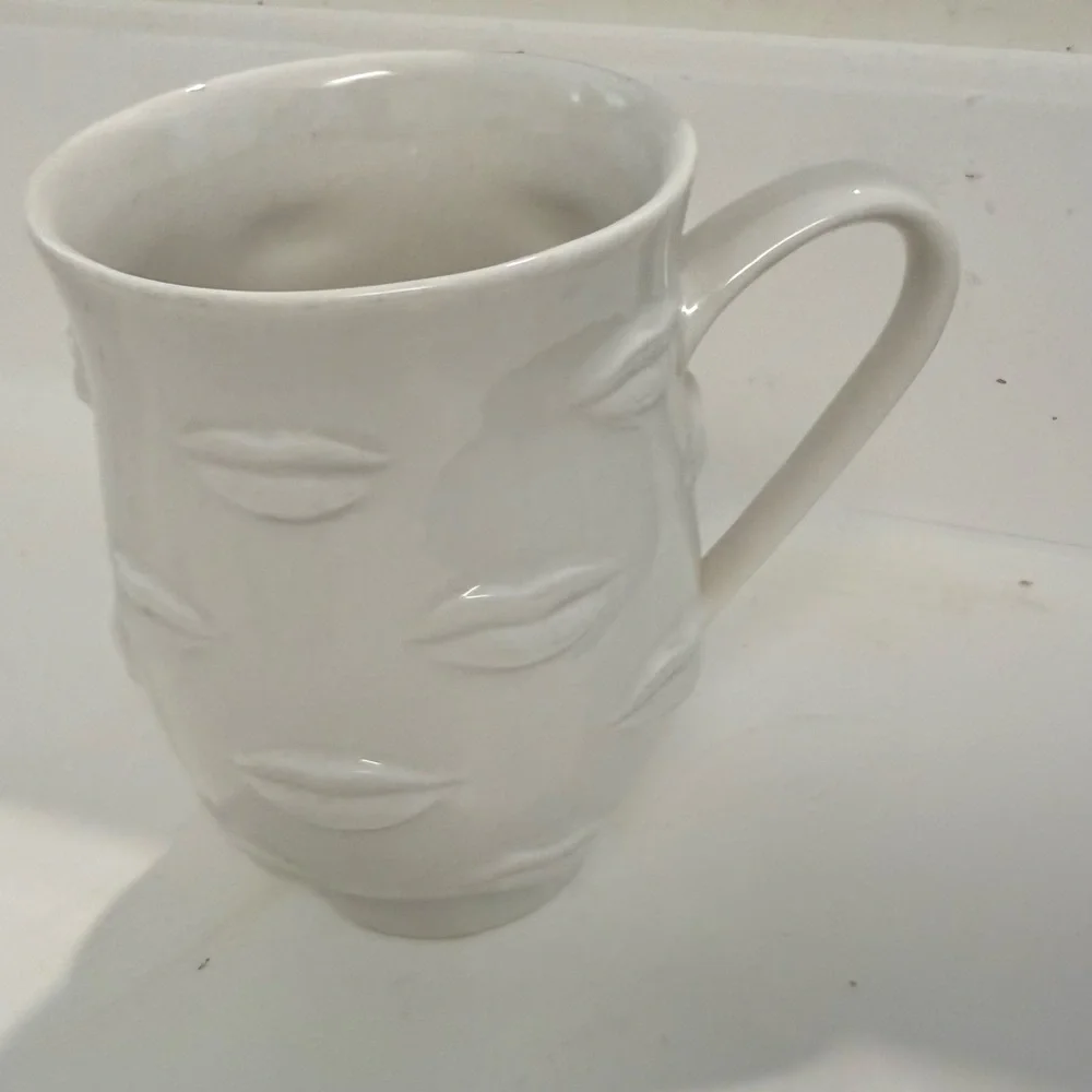 Jonathan Adler Muse Lips Mouth Porcelain Ceramic Coffee Mug Tea Cup White